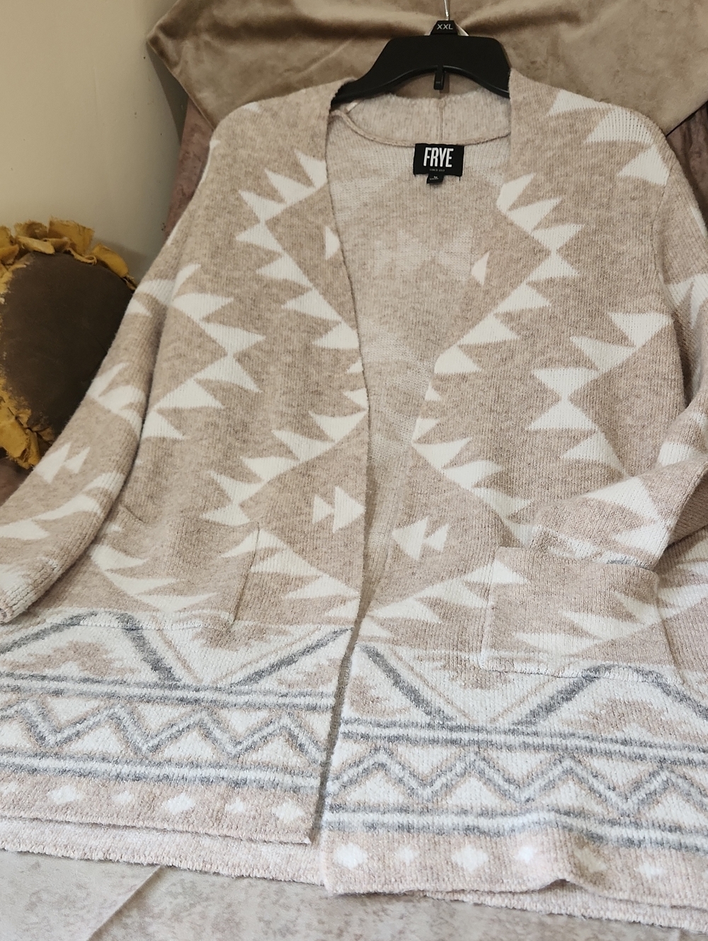 FRYE Beige and White Aztec Print Open-Front Cardigan Just Lovely.🍁🍂🧡🍂🍁